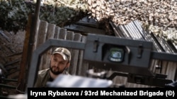 «У нас не проходили місяці конструкторських робіт, тисячі-сотні полігонів, випробувань, допрацювань. У нас був засіб. Зробили? Їздить? На війну».