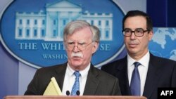 Këshilltari për siguri kombëtare i SHBA-së, John Bolton, dhe sekretari amerikan i Thesarit, Steven Mnuchin.