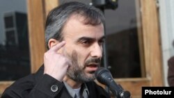 Amenia - Opposition leader Zhirayr Sefilian addresses a gathering in Yerevan's Liberty Square, 20Mar2013.