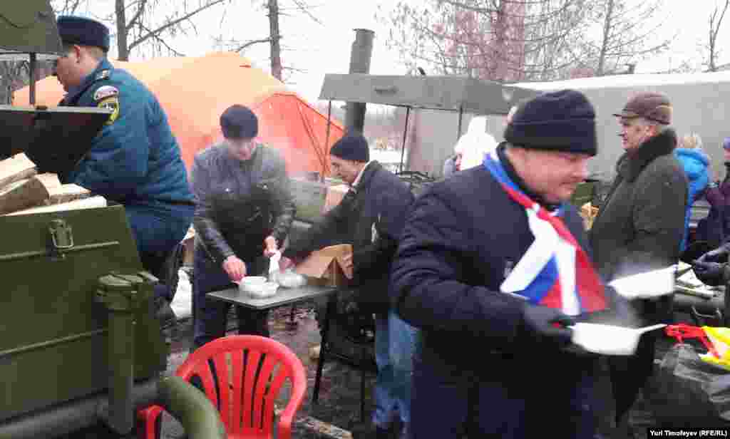 Rally participants enjoy the free food on offer.