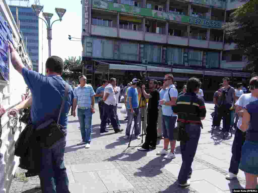 Прво новинарско востание - Акција на првото новинарско „Востание“ во рамките на која на плоштадот Македонија е поставено платно на кое секој ќе може да напише што мисли за новинарството денес.