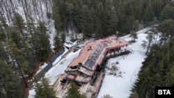 Бившата хижа "Петрохан" след пожара