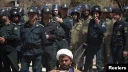 Полиция охраняет посольство Саудовской Аравии в Тегеране