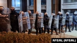 Полицијата ги протерува студентите од Филозофскиот факултет, 21 јануари 2026 година.