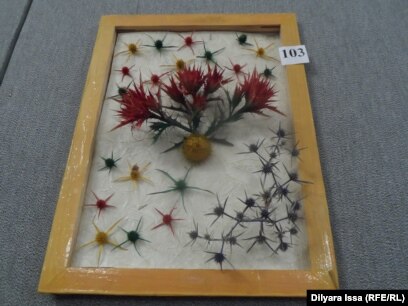 Орыс анасы порно сұрайды Бір досым мастурбация жасауға көмектесті.