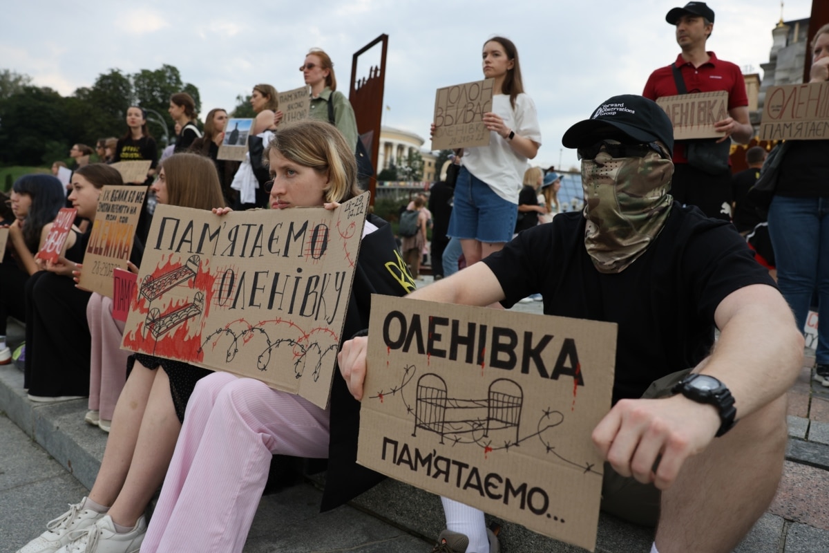 «Не забудемо жодного злочину» – Зеленський у роковини теракту в Оленівці