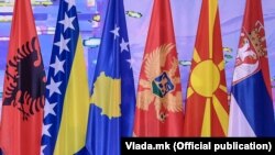 Zastave Albanije, Bosne i Hercegovine, Kosova, Crne Gore, Severne Makedonije i Srbije 
