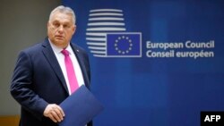 Orbán Viktor miniszterelnök érkezőben az EU-csúcsra a belgiumi Brüsszelbe 2023. október 26-án