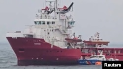 Echipe de salvare și poliția de frontieră la locul scufundării navei Khory, vineri, 23 octombrie 2026. 