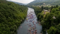 Veličanje ratnih zločinaca na Drini bez reakcije nadležnih u Srbiji