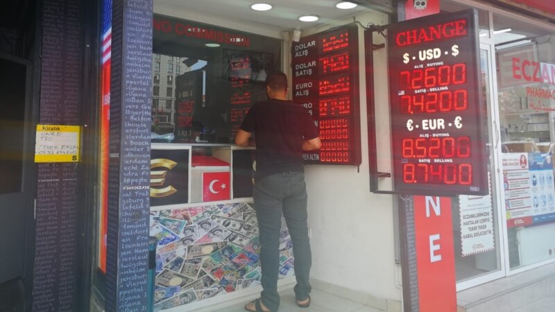 Türkiýe: dollaryň kursy migrantlary köseýär