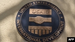 Emblema USAID la ambasada americană din Honduras. 