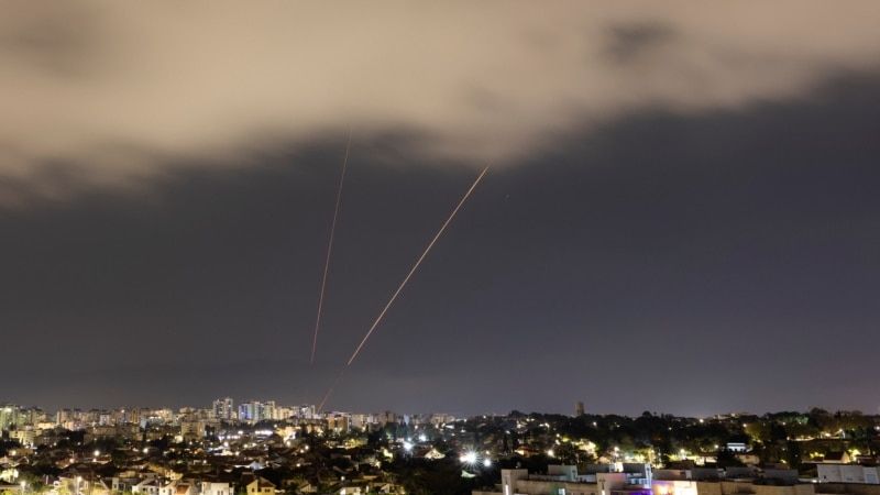 Иран истрелал над 300 беспилотни летала и проектили кон Израел