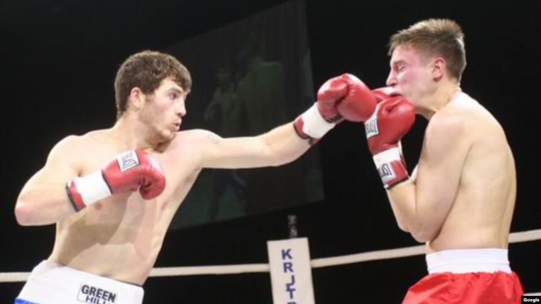 Хетаг Козаев атакует. Один из последних боев чемпиона