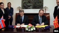 Mинистерот за надворешни работи Антонио Милошоски со норвешкиот колега Јонас Гар Сторе 