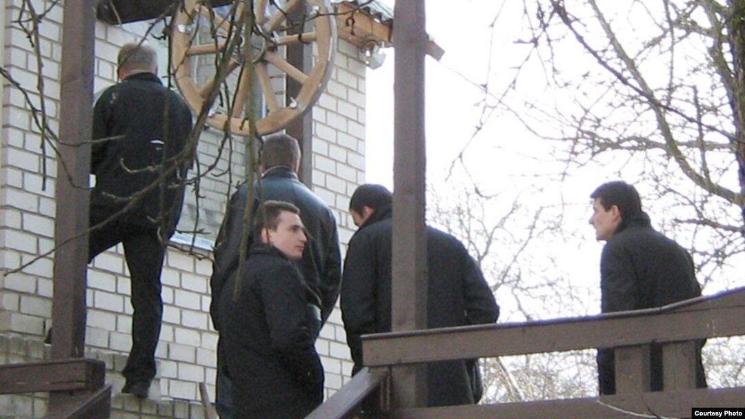 K журналистам пришли люди в штатском