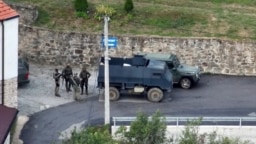 Pjesëtarë të grupit të armatosur të serbëve gjatë sulmit në Banjskë të Zveçanit më 24 shtator 2023. 