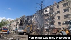 Разбураны жылы дом у Кіеве пасьля расейскага ўдару