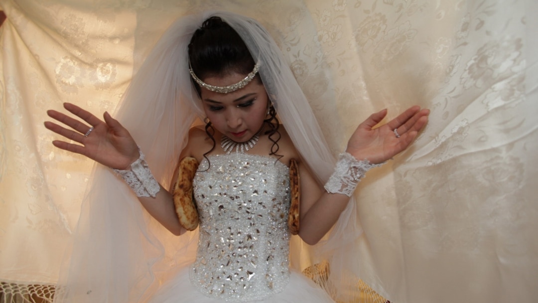 Қара жігіт трахает жетілген порно