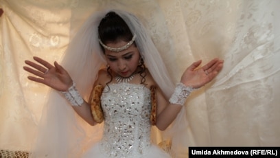 Сүйкімді семіз әйелмен жыныстық қатынас