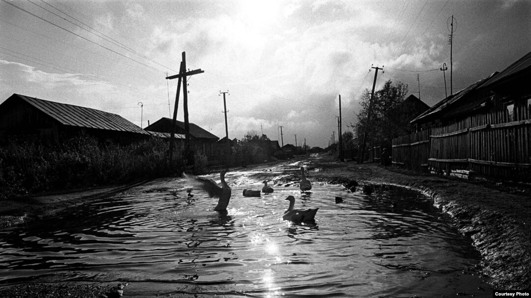 Чиләбе өлкәсе Мөслим авылының Карл Маркс урамы (Роберт Кнот рәсемнәре)