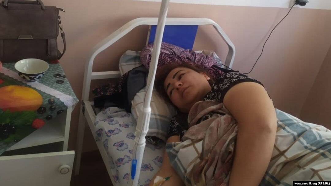 Дилдора Хўжақулова калтакланишдан олган жароҳатлари туфайли Яккабоғ туман шифохонасида қолаётганини айтмоқда.