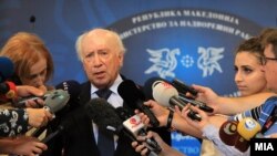 Посредникот на ОН во спорот за името Метју Нимиц дава изјава за медиумите во Скопје