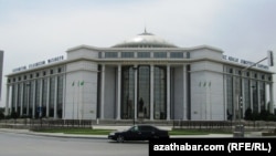 Türkmenistanyň Adalat ministrliginiň binasy. Aşgabat ş. 