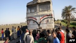 این حادثه ریلی در نزدیکی روستای مندره در استان مرکزی اسیوط مصر در حدود ۳۵۰ کیلومتری جنوب قاهره پایتخت مصر رخ داده است.