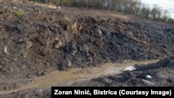 Oborinske vode, kiša i potoci se slivaju u rudnik i odnose zemlju, novembar 2025.