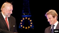 Francë - Ministri i Jashtëm slloven, Dimitrij Rupel, zyrtarisht i kalon presidencën e radhës së BE-së homologut francez, Bernard Kouchner, 30 qershor 2008.