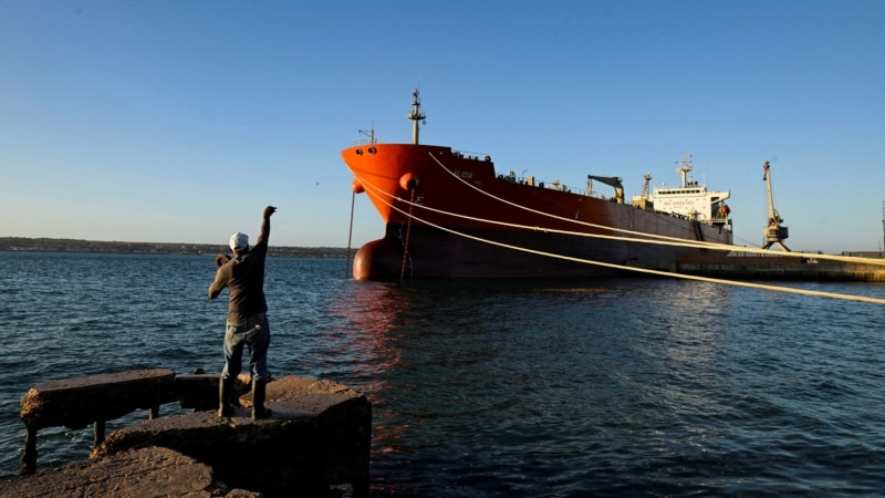 Un petrolier rus supus sancțiunilor ajunge în Cuba. Trump lasă de înțeles că are permisiunea SUA