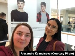 Александра Кузнецова и Екатерина Филиппова (слева направо) на своей выставке "Неженские профессии". Фото из личного архива