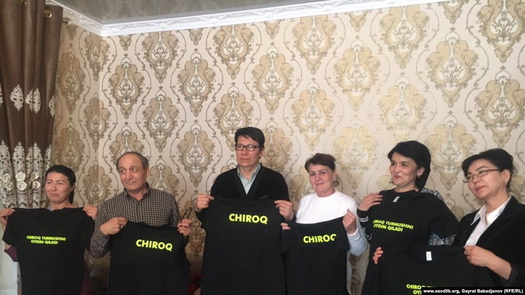 Нукусдаги "Чироқ" инсон ҳуқуқлари нодавлат ташкилоти фаоллари.