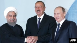 Азербайджан -- слева направо: президенты Ирана, Азербайджана и России во время встречи в Баку, 8 августа 2016 г.