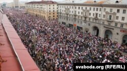 Самі учасники вважають, що їх на вулиці вийшло більше, ніж тиждень тому, 16 серпня