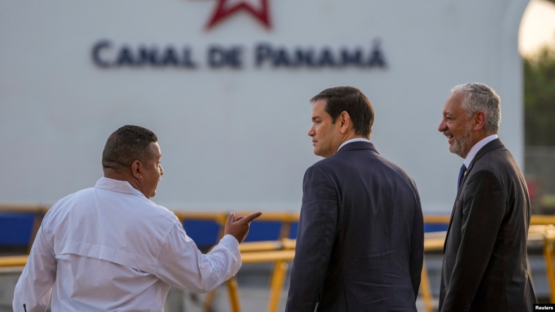 U.S. Secretary of State Marco Rubio (center) tours the Panama Canal on February 2.
