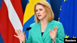 Прем’єр-міністерка Латвії Евіка Силіня повідомила про це рішення після зустрічі з партією «Прогресивні», що входить до коаліції
