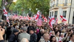 დემონსტრანტები თსუ-ს პირველ კორპუსთან შეიკრიბნენ.