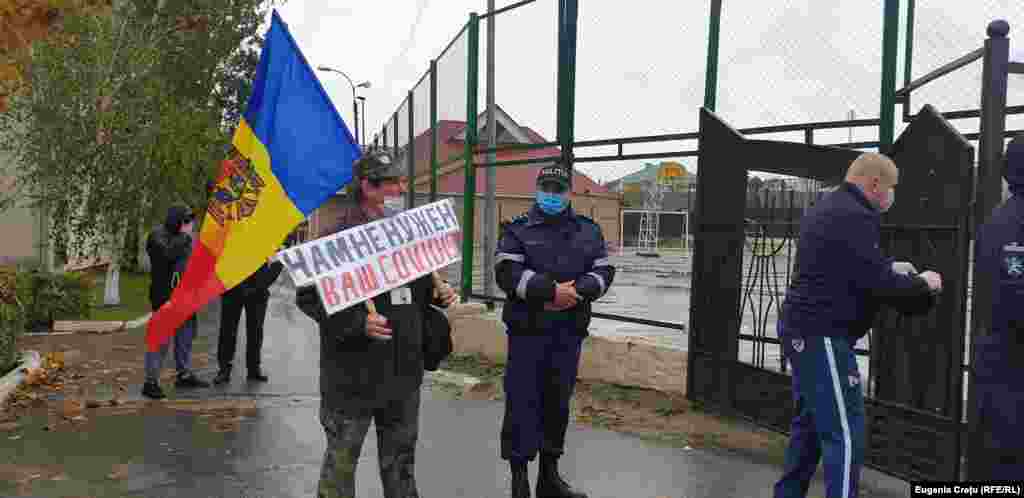 Кілька ветеранів Придністровської війни намагалися перекрити доступ виборців із Придністров&rsquo;я, які приїжджають машинами