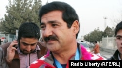 د افغانستان د فوټبال ملي ټیم روزونکی یوسف کارګر اوه چړې په سر وهل شوی دی.