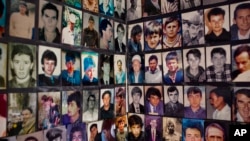 Fotografi të disa prej viktimave të Srebrenicës