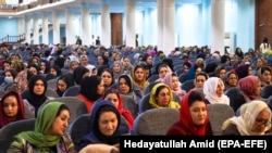 Gratë afgane marrin pjesë në një ngjarje para Ditës Ndërkombëtare të Gruas, në Kabul, 7 Mars 2021. 