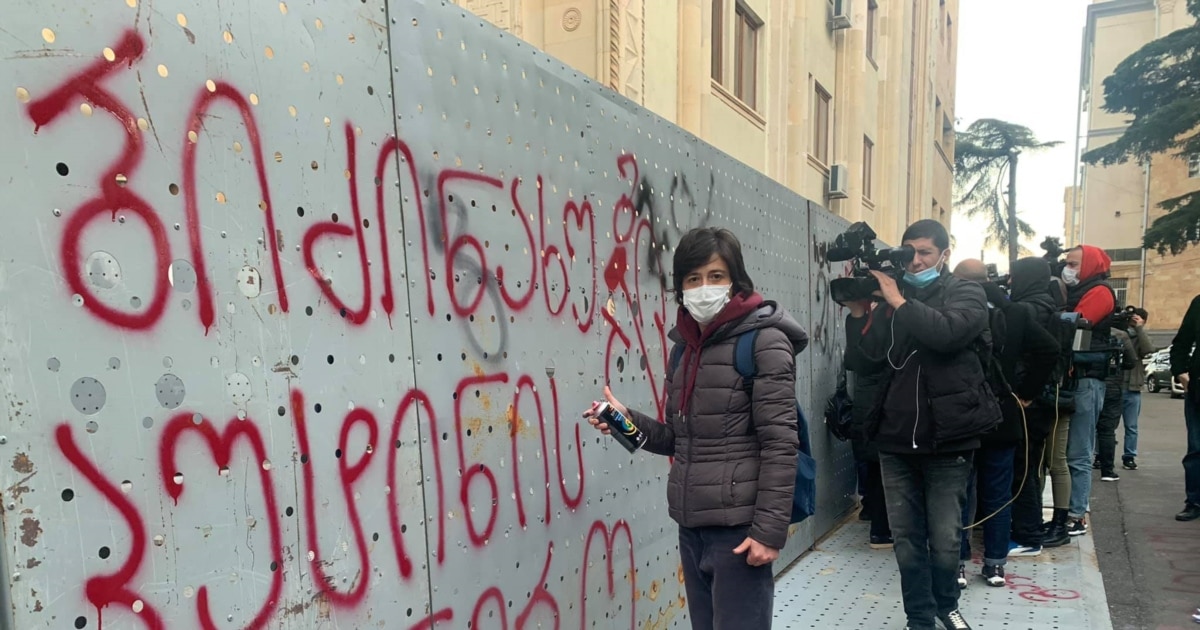აქციაზე გზის გადაკეტვისთვის დააკავეს და 5-დღიანი პატიმრობა შეუფარდეს "დროას" წევრ თამთა გოგოლაძეს