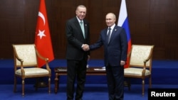 Turkish President Recep Tayyip Erdogan and Russian President Vladimir Putin meet on the sidelines of a regional summit in Astana on October 13.