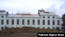 فابریکهء قند بغلان که اخیراً دوباره به فعالیت آغاز کرده است