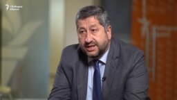 Христо Иванов в студиото на Свободна Европа. Снимката е илюстративна.
