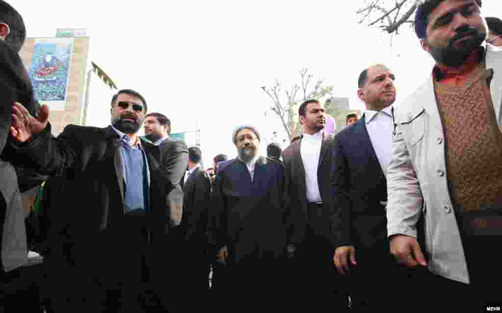 صادق آملی لاریجانی و محافظانش