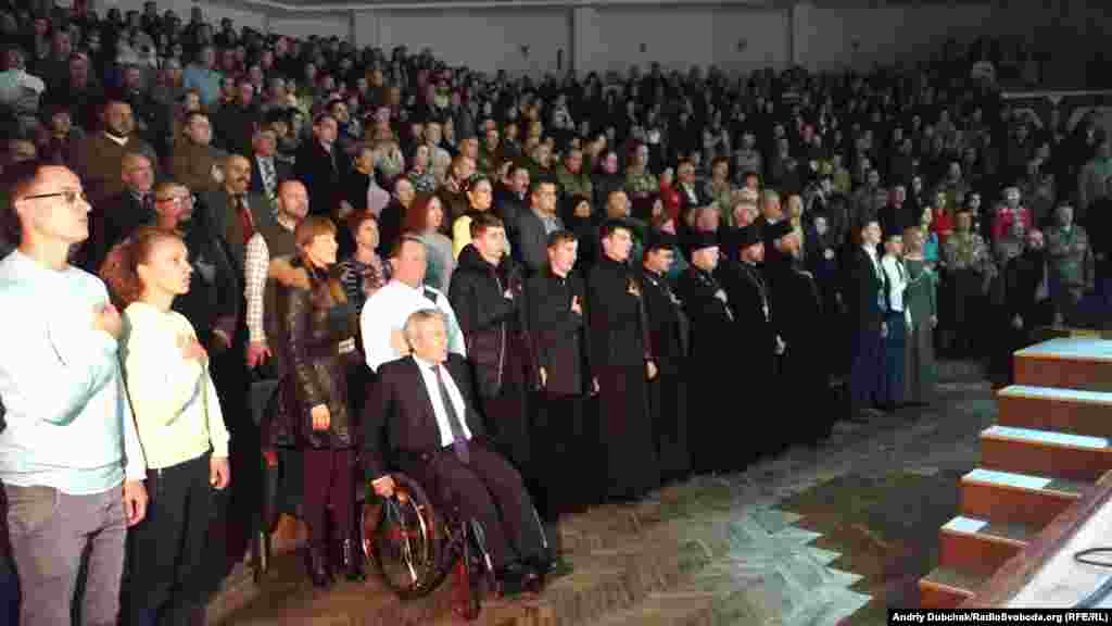 Гімн України під час урочистого відкриття Всеукраїнського центру допомоги ветеранам АТО та їхнім сім&#39;ям, Київ, 17 листопада 2016 року