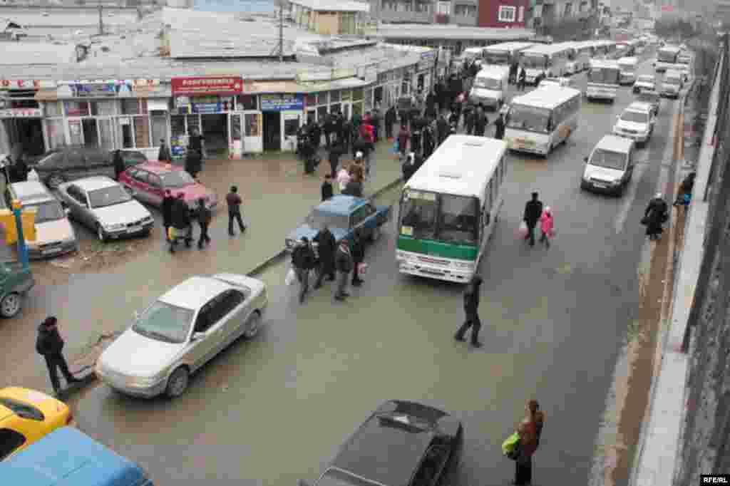 Bakının maşınla dolu səkiləri #13